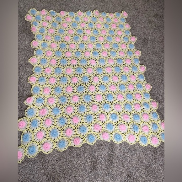 Handmade Afghan Pink Blue Pastel 3D Flowers Crochet Granny Throw Blanket 48 X 37 - Picture 3 of 5